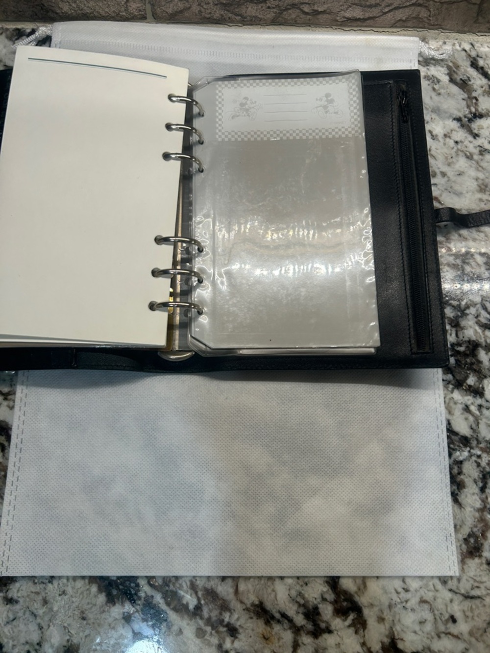 Gucci Black Leather Journal notebook Cover with Silver Logo Strap - Picture 5 of 7
